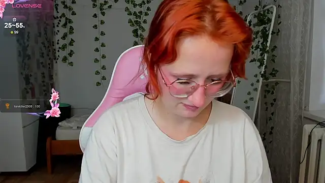 Snapshot of KrisTyBooBsin chatting on October 1, 2025, 8:42 am KrisTyBooBsin online show from October 1, 2025, 8:42 am