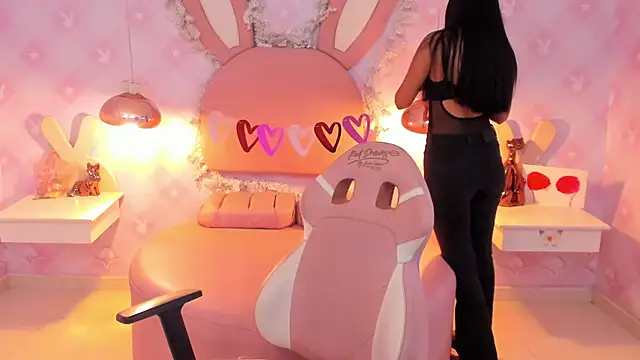 Snapshot of Saraa_Skinny chatting on March 8, 2025, 11:48 am Saraa Skinny online show from March 8, 2025, 11:48 am