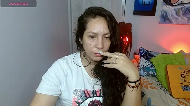 Snapshot of naihroby chatting on October 14, 2025, 8:42 pm naihroby online show from October 14, 2025, 8:42 pm