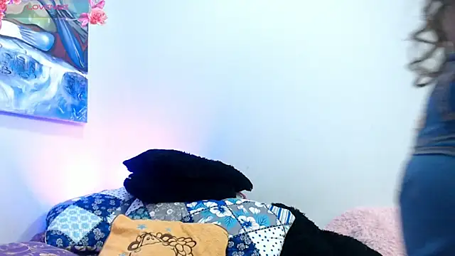 Snapshot of naihroby chatting on November 5, 2025, 10:43 pm naihroby online show from November 5, 2025, 10:43 pm