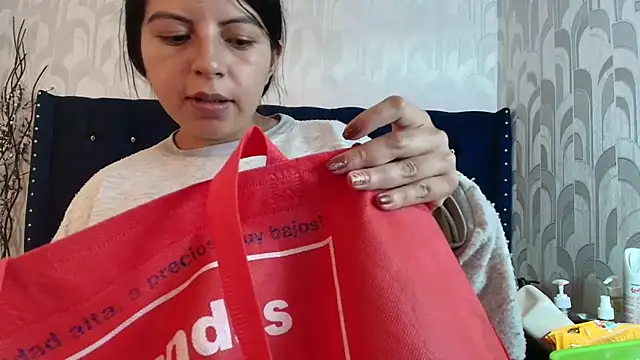 CarolineBrunx online show from April 4, 2026, 8:39 pm