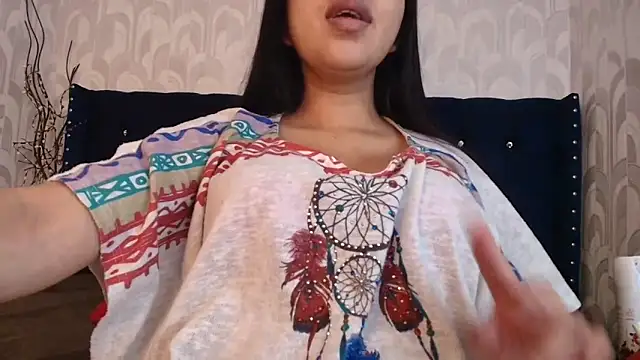 CarolineBrunx online show from April 9, 2026, 4:34 am