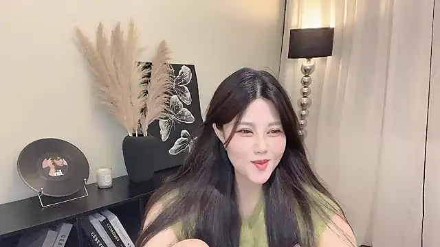 Snapshot of Strawberrybabyy1 chatting on March 7, 2025, 4:44 pm Strawberrybabyy1 online show from March 7, 2025, 4:44 pm