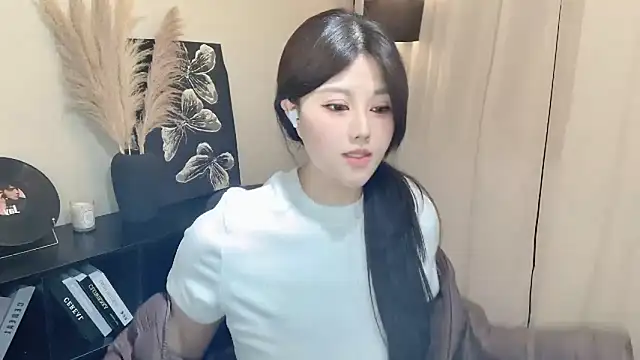 Snapshot of Strawberrybabyy1 chatting on March 10, 2025, 12:26 pm Strawberrybabyy1 online show from March 10, 2025, 12:26 pm