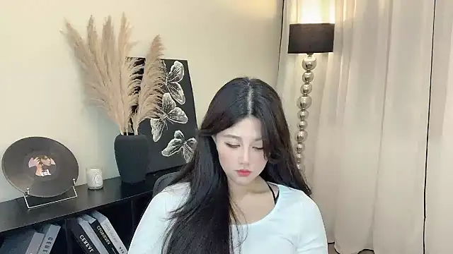 Snapshot of Strawberrybabyy1 chatting on March 12, 2025, 3:51 pm Strawberrybabyy1 online show from March 12, 2025, 3:51 pm