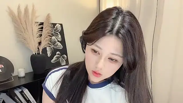 Snapshot of Strawberrybabyy1 chatting on March 13, 2025, 2:44 pm Strawberrybabyy1 online show from March 13, 2025, 2:44 pm