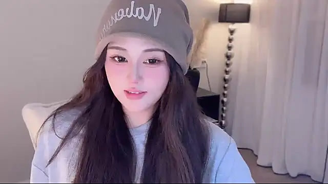 Snapshot of Strawberrybabyy1 chatting on October 8, 2025, 2:25 pm Strawberrybabyy1 online show from October 8, 2025, 2:25 pm