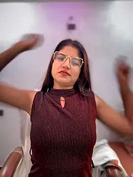 DiyAsingHh online show from November 4, 2025, 11:59 pm