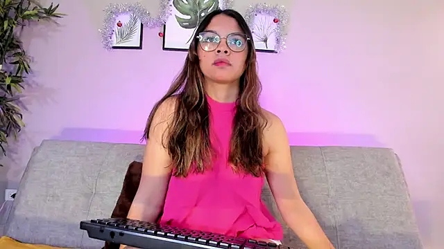 miaa lux online show from December 20, 2024, 7:07 pm