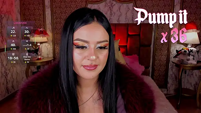 SoffiQueen online show from November 18, 2025, 4:55 pm