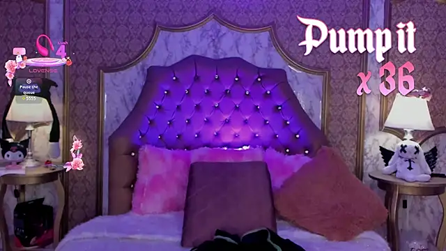 SoffiQueen online show from April 16, 2026, 9:39 pm