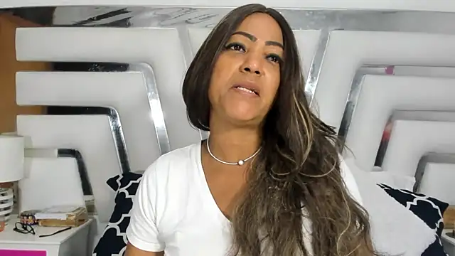 Snapshot of SaraaJhons chatting on March 8, 2025, 1:36 pm SaraaJhons online show from March 8, 2025, 1:36 pm