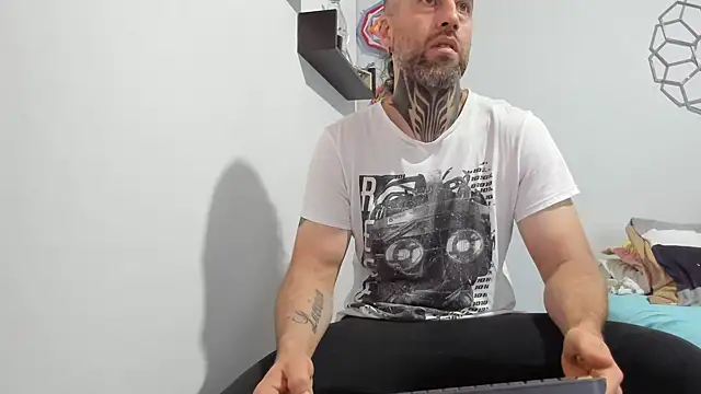 Snapshot of Antoniohot2024 chatting on February 17, 2025, 12:05 pm Antoniohot2024 online show from February 17, 2025, 12:05 pm