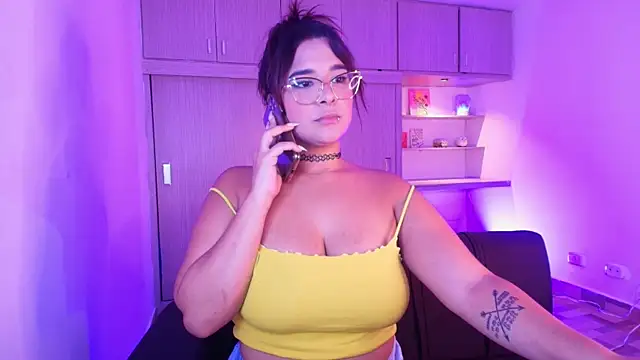 Snapshot of Shenoa1 chatting on March 14, 2025, 11:43 pm Shenoa1 online show from March 14, 2025, 11:43 pm