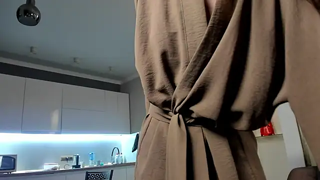 Snapshot of Emma_Flin chatting on December 7, 2024, 10:45 am Emma Flin online show from December 7, 2024, 10:45 am