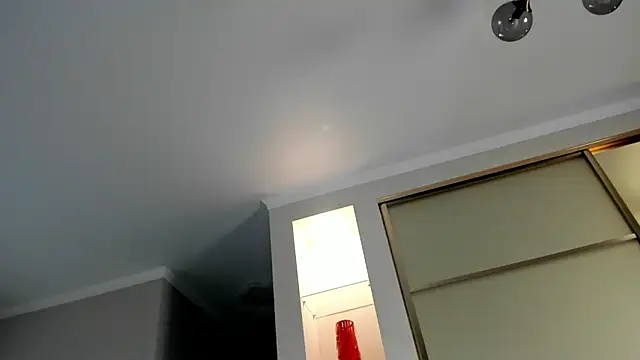 Snapshot of Emma_Flin chatting on December 11, 2024, 2:11 pm Emma Flin online show from December 11, 2024, 2:11 pm