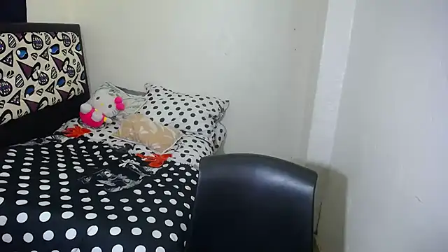 shopyymessyy online show from October 7, 2025, 4:04 pm