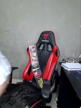 luuhcat09 online show from April 15, 2026, 9:59 pm