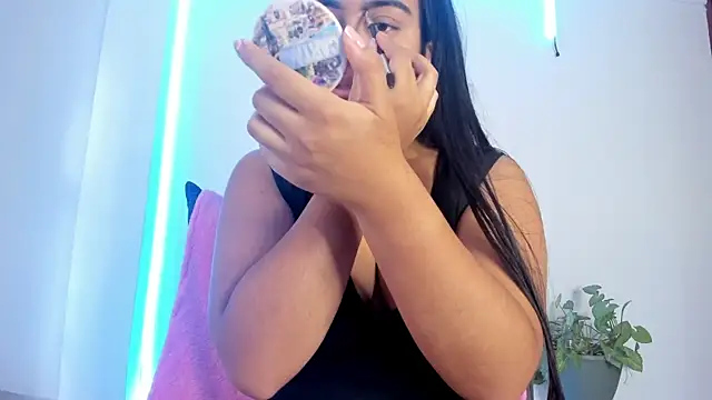 anniesweet- online show from December 5, 2025, 2:14 pm