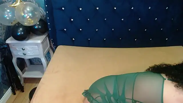 Sofiacowperx online show from April 10, 2026, 1:05 pm