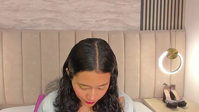 laura smith33 online show from October 23, 2025, 3:00 pm