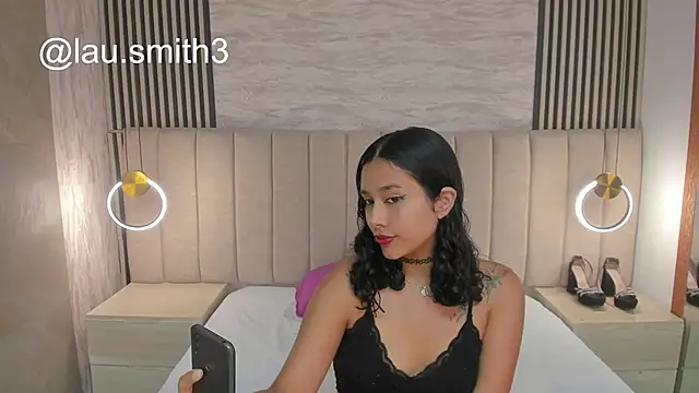 laura smith33 online show from November 5, 2025, 2:39 pm