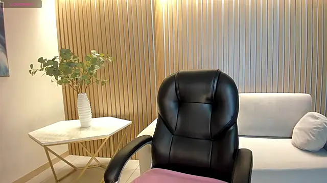 SavannahStorm online show from March 21, 2026, 12:10 pm