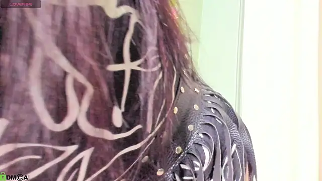 Margaret Clark  online show from December 15, 2025, 11:25 am