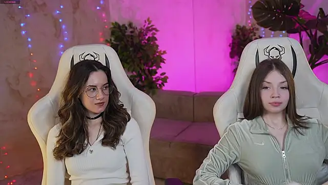 Snapshot of Beatrice_054 chatting on February 11, 2025, 11:32 am Beatrice 054 online show from February 11, 2025, 11:32 am