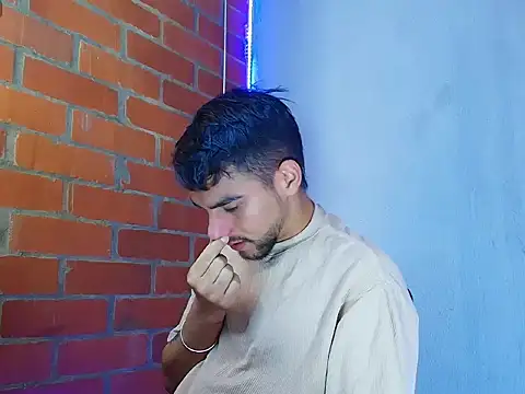 Snapshot of Leandro_valenzuela chatting on October 7, 2025, 4:04 pm Leandro valenzuela online show from October 7, 2025, 4:04 pm