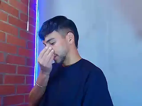 Snapshot of Leandro_valenzuela chatting on November 10, 2025, 3:00 pm Leandro valenzuela online show from November 10, 2025, 3:00 pm