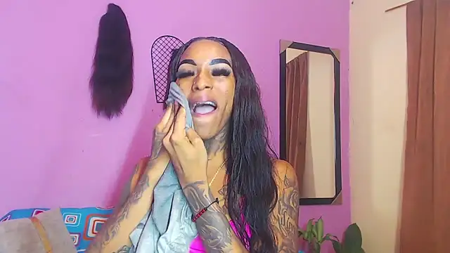 Snapshot of badgirls_cx chatting on October 18, 2025, 7:47 pm badgirls cx online show from October 18, 2025, 7:47 pm