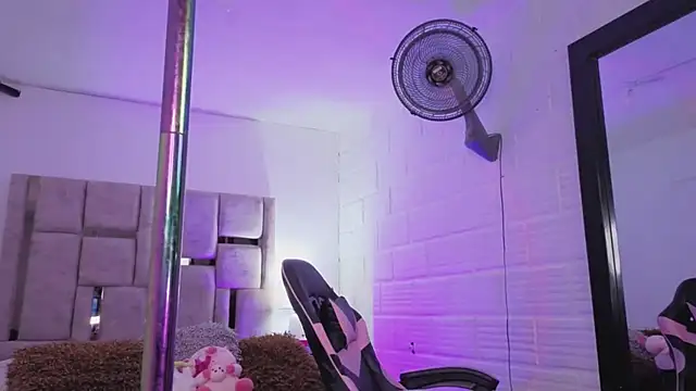 BonnieAnderson  online show from November 13, 2025, 9:58 pm