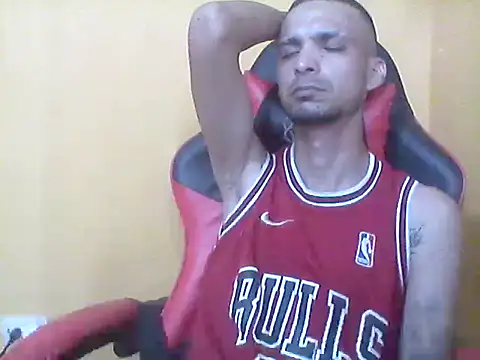 Snapshot of _Dmente_ chatting on October 18, 2025, 6:05 am Dmente online show from October 18, 2025, 6:05 am