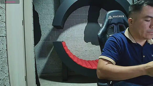 Snapshot of Jhonatan_Morales_S chatting on November 10, 2025, 11:48 pm Jhonatan Morales S online show from November 10, 2025, 11:48 pm