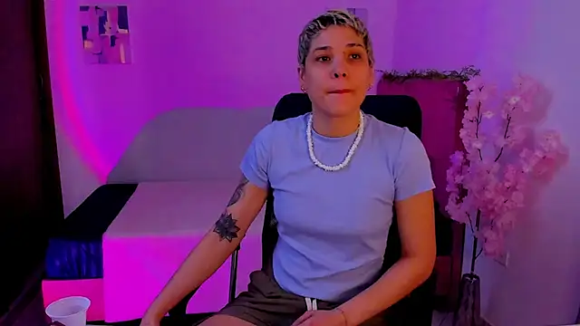 Snapshot of Charlee_pink chatting on November 5, 2025, 5:35 pm Charlee pink online show from November 5, 2025, 5:35 pm