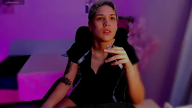 Snapshot of Charlee_pink chatting on November 12, 2025, 8:52 pm Charlee pink online show from November 12, 2025, 8:52 pm
