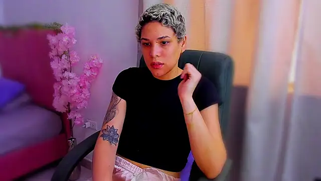 Snapshot of Charlee_pink chatting on November 19, 2025, 3:34 pm Charlee pink online show from November 19, 2025, 3:34 pm