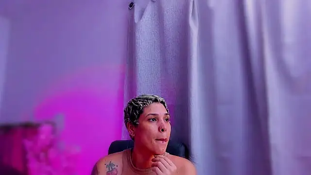 Snapshot of Charlee_pink chatting on November 20, 2025, 3:39 am Charlee pink online show from November 20, 2025, 3:39 am
