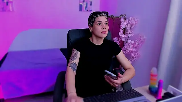 Snapshot of Charlee_pink chatting on November 28, 2025, 4:53 pm Charlee pink online show from November 28, 2025, 4:53 pm