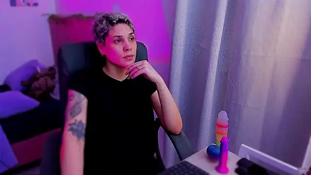 Snapshot of Charlee_pink chatting on November 29, 2025, 4:59 am Charlee pink online show from November 29, 2025, 4:59 am