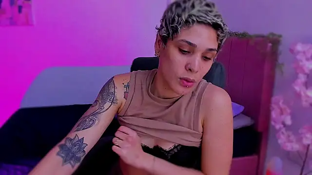 Snapshot of Charlee_pink chatting on December 3, 2025, 3:58 am Charlee pink online show from December 3, 2025, 3:58 am