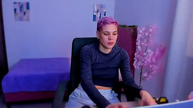 Snapshot of Charlee_pink chatting on December 5, 2025, 6:15 pm Charlee pink online show from December 5, 2025, 6:15 pm