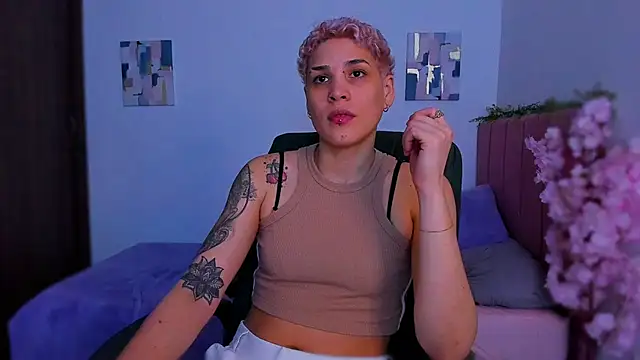 Snapshot of Charlee_pink chatting on December 18, 2025, 5:35 am Charlee pink online show from December 18, 2025, 5:35 am