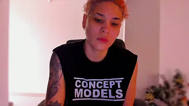 Snapshot of Charlee_pink chatting on December 22, 2025, 4:37 pm Charlee pink online show from December 22, 2025, 4:37 pm