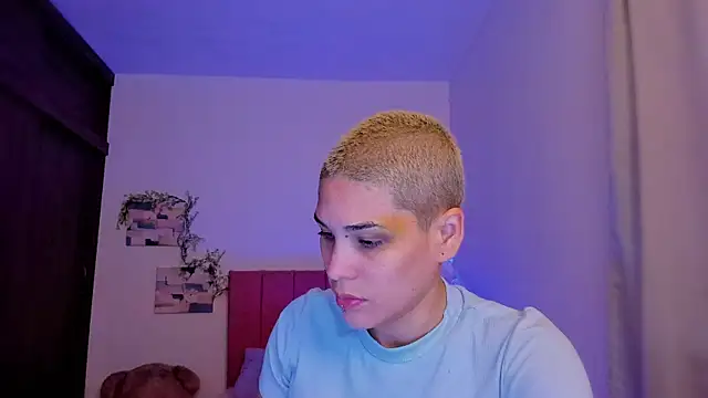 Snapshot of Charlee_pink chatting on January 14, 2026, 10:14 pm Charlee pink online show from January 14, 2026, 10:14 pm