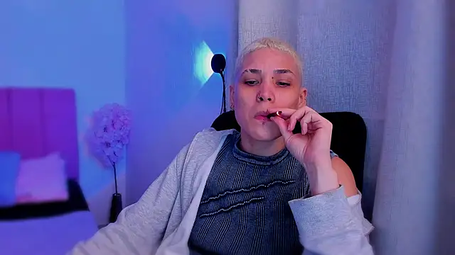 Snapshot of Charlee_pink chatting on February 5, 2026, 11:31 pm Charlee pink online show from February 5, 2026, 11:31 pm
