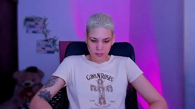 Snapshot of Charlee_pink chatting on February 10, 2026, 4:44 pm Charlee pink online show from February 10, 2026, 4:44 pm