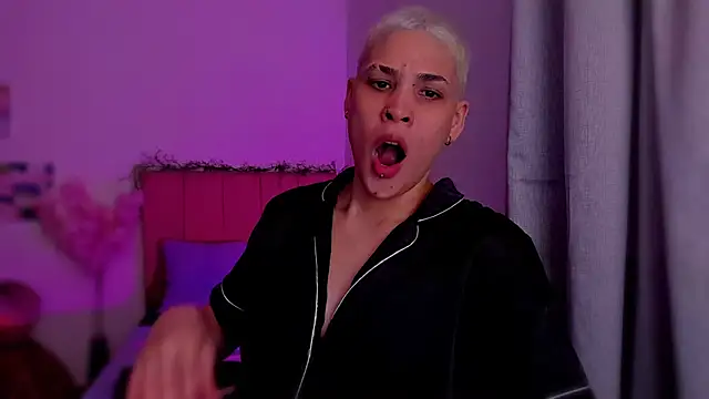 Snapshot of Charlee_pink chatting on March 1, 2026, 3:30 am Charlee pink online show from March 1, 2026, 3:30 am