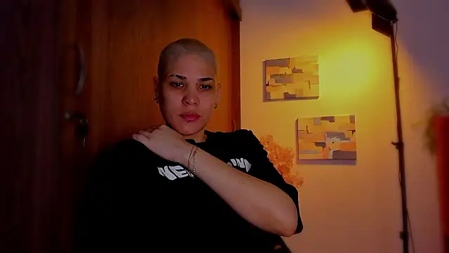 Snapshot of Charlee_pink chatting on March 12, 2026, 5:52 pm Charlee pink online show from March 12, 2026, 5:52 pm